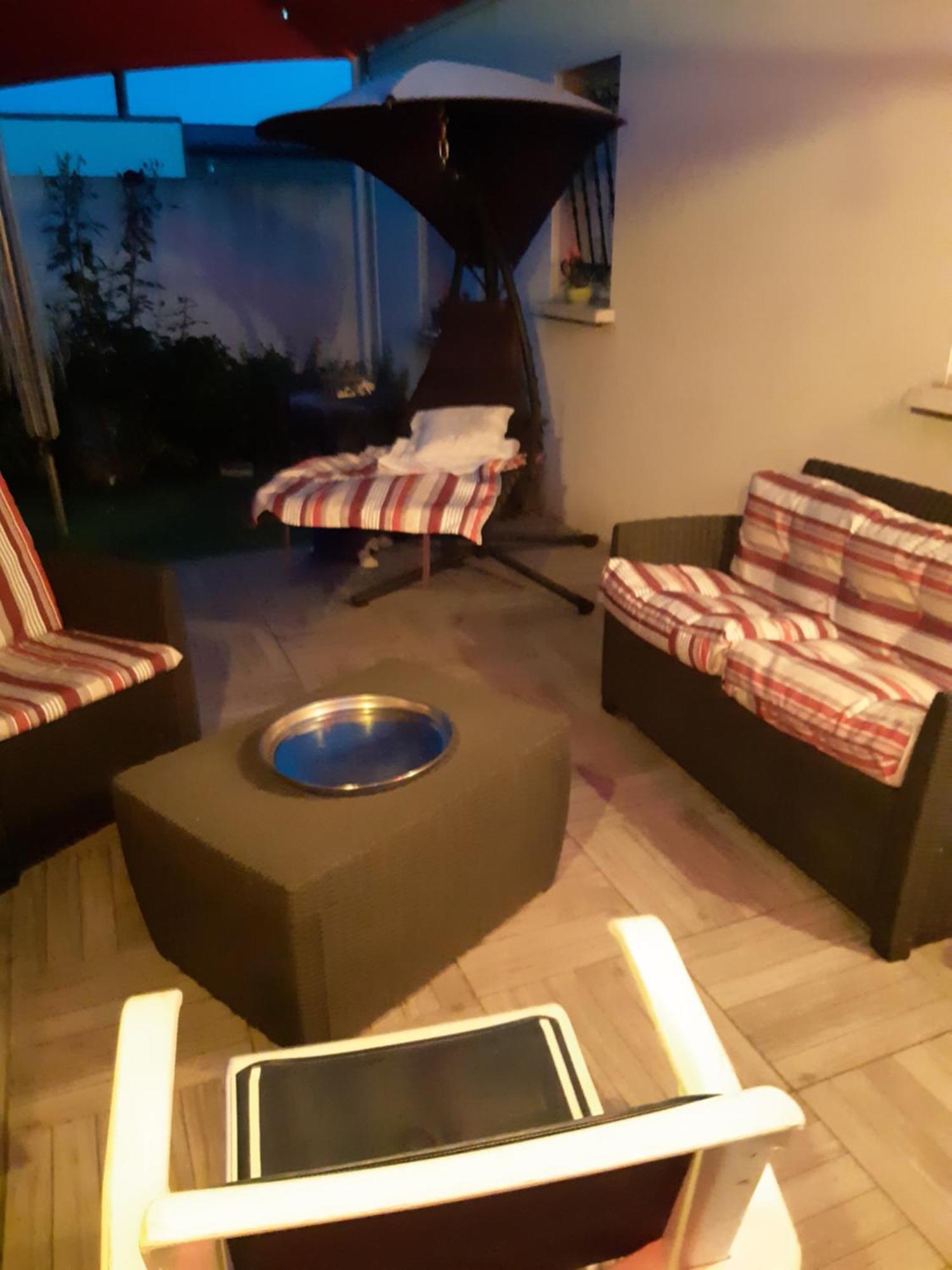 Chambre Lit Double Dans Pavillon , Chez Lilyanne Tonnay-Charente Exterior foto